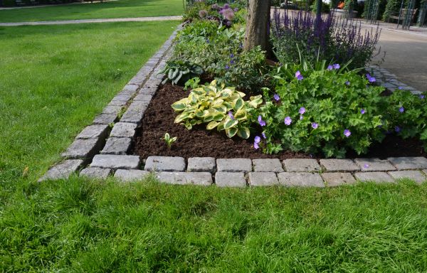 Flower Bed Mulching in Lake Mary